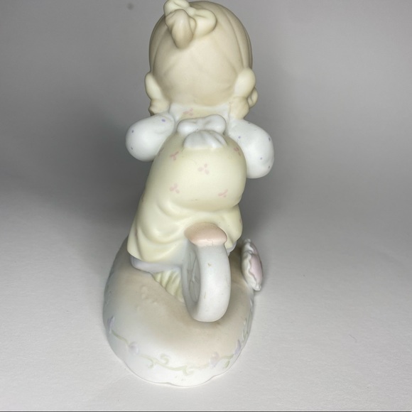 Vintage Precious Moments Growing in Grace Age 6 Figurine Blonde - Picture 4 of 5